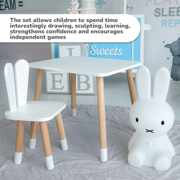 Weißer rechteckiger Tisch und weißer Kinderstuhl mit einem Bild von einem Hasen – Bild 8
