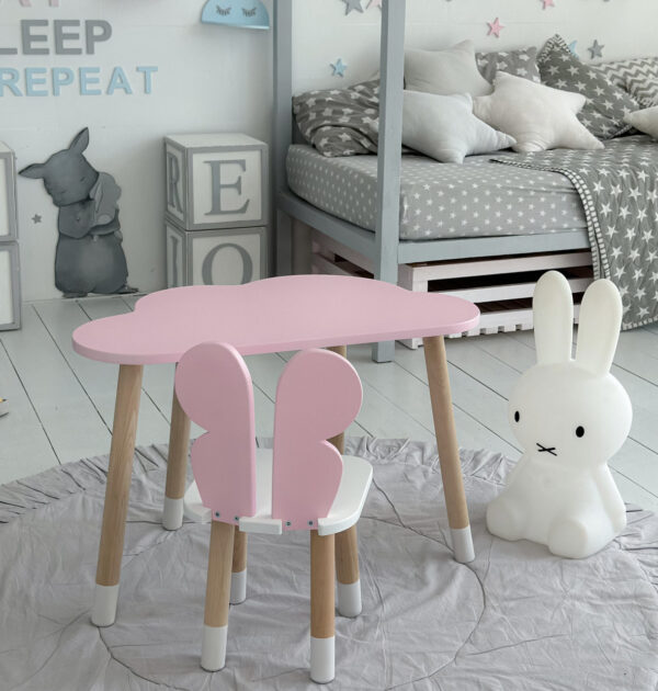 Kindertisch in Form einer Wolke und rosa Stuhl in Form eines Schmetterlings mit weißer Sitzfläche – Bild 7