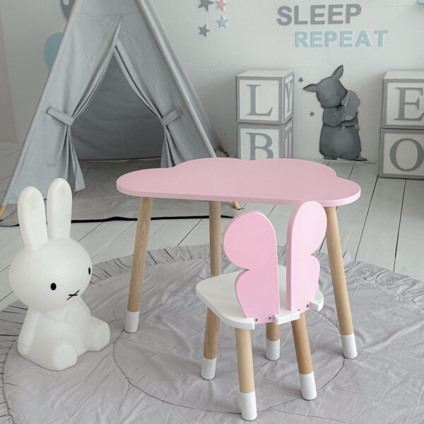 Kindertisch in Form einer Wolke und rosa Stuhl in Form eines Schmetterlings mit weißer Sitzfläche – Bild 3