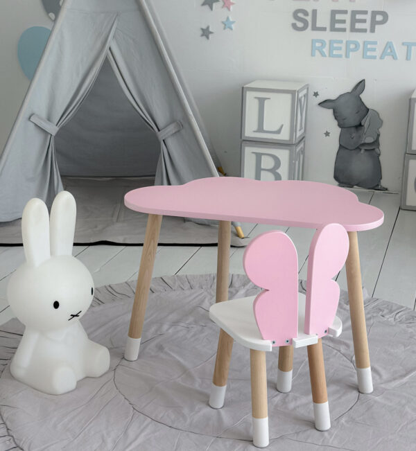 Kindertisch in Form einer Wolke und rosa Stuhl in Form eines Schmetterlings mit weißer Sitzfläche – Bild 9