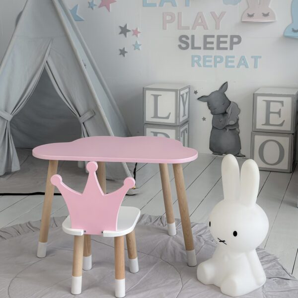 Kindertisch in Wolkenform und rosa Stuhl in Kronenform mit weißem Sitz – Bild 10