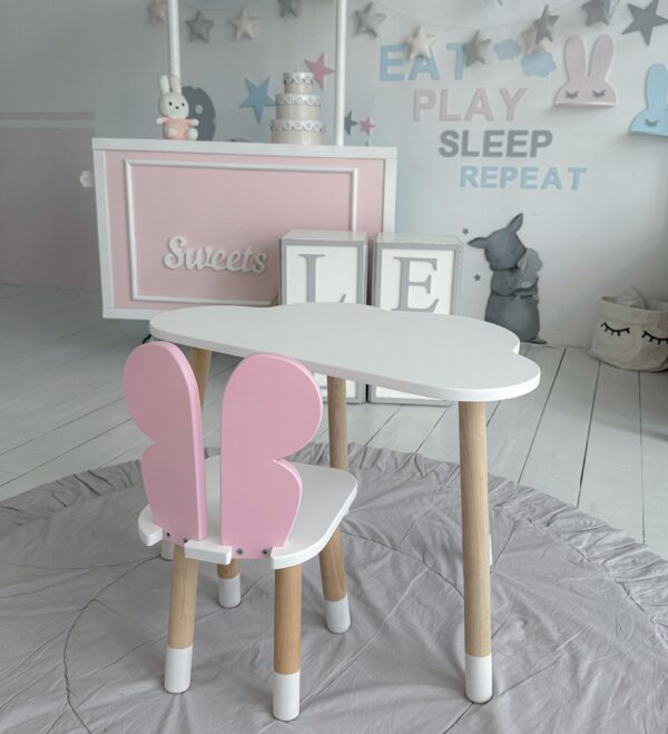 Weißer Schreibtisch in Wolkenform und rosa Stuhl in Schmetterlingsform für Kinder – Bild 7