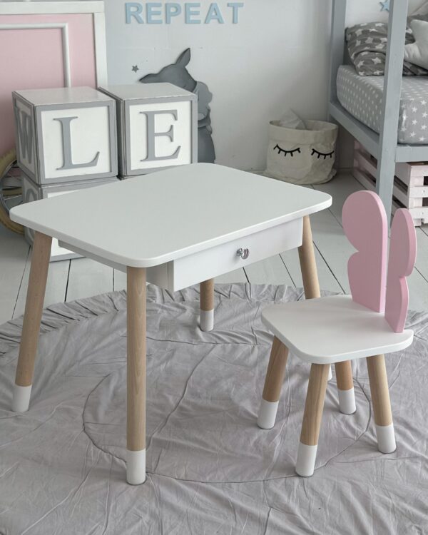 Weißer Kindertisch mit Schublade und weißer Stuhl in Form eines Häschens mit rosa Rückenlehne – Bild 6