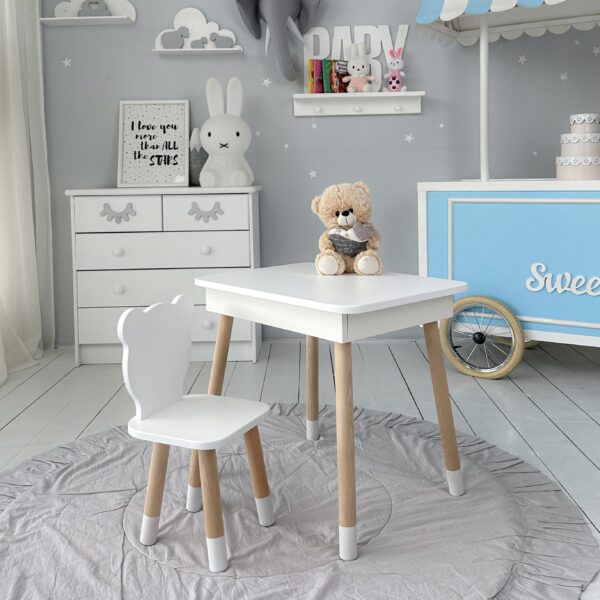 Weißer Kindertisch mit klappbarer Tischplatte und weißem Stühlchen in Bärenform – Bild 3