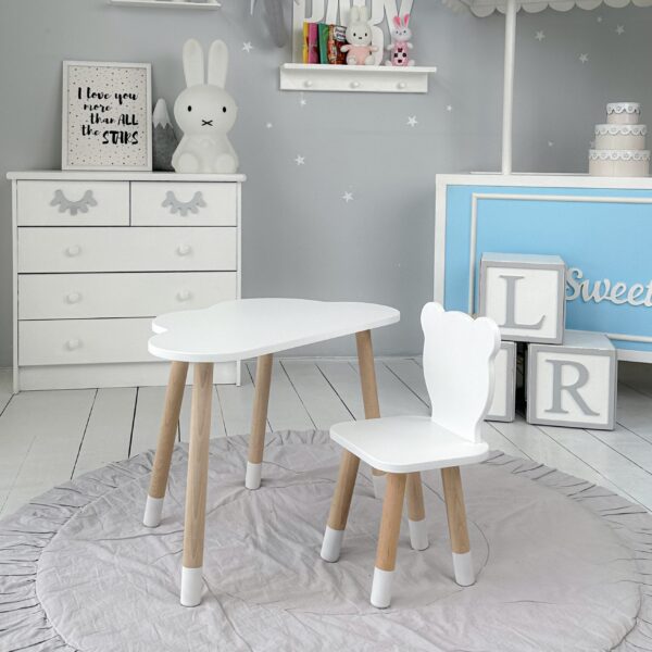 Kindertisch in Wolkenform und weißer Stuhl in Bärenform – Bild 7