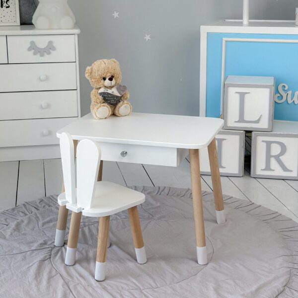 Weißer Kindertisch mit Schublade und Stühlchen in Form eines weißen Häschens – Bild 11