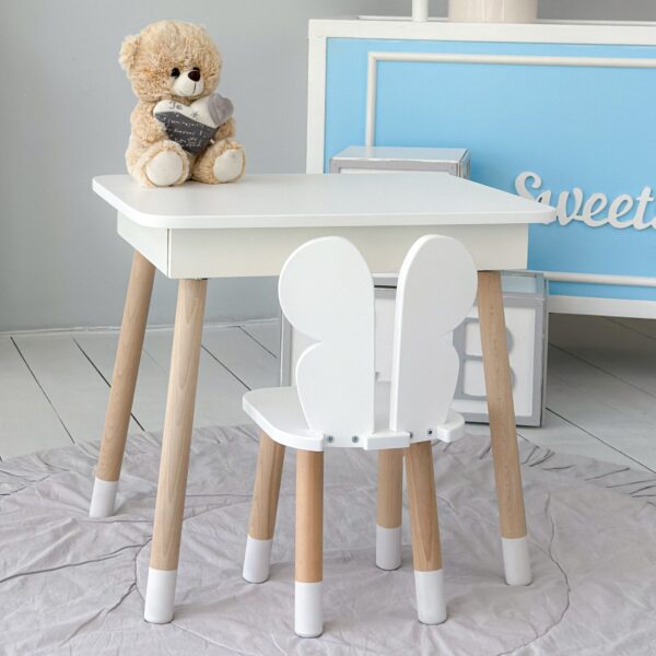 Weißer Kindertisch mit ausklappbarer Tischplatte und weißem Stühlchen in Schmetterlingsform – Bild 9