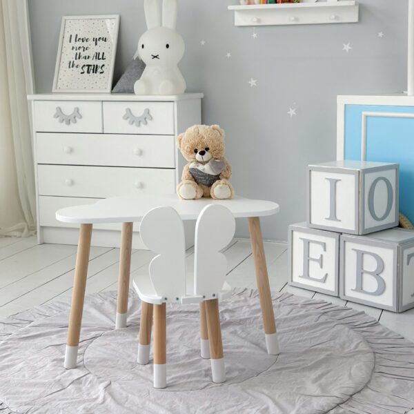 Kindertisch in Wolkenform und weißer Stuhl in Schmetterlingsform – Bild 11