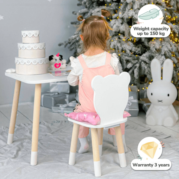 Ein weißer rechteckiger Tisch zum Essen, Lernen und Spielen und ein weißer Kinderstuhl in Teddybärform – Bild 8