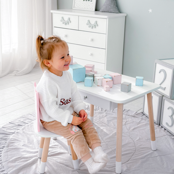 Weißer Kindertisch mit Schublade und Stuhl in Form eines rosa Bären – Bild 6